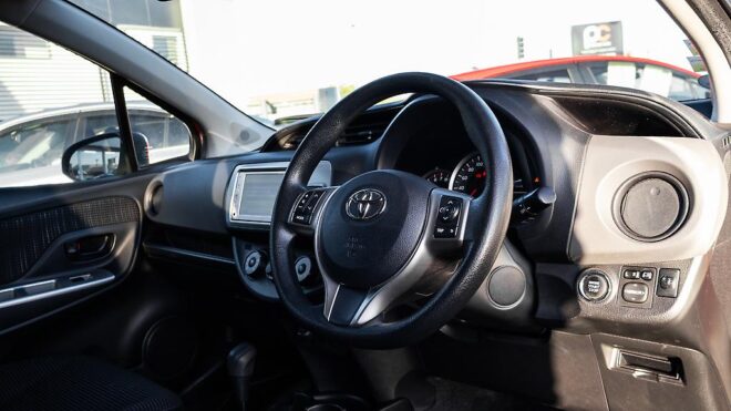 2014 Toyota Vitz F spec, Reverse camera,push button start image 306575