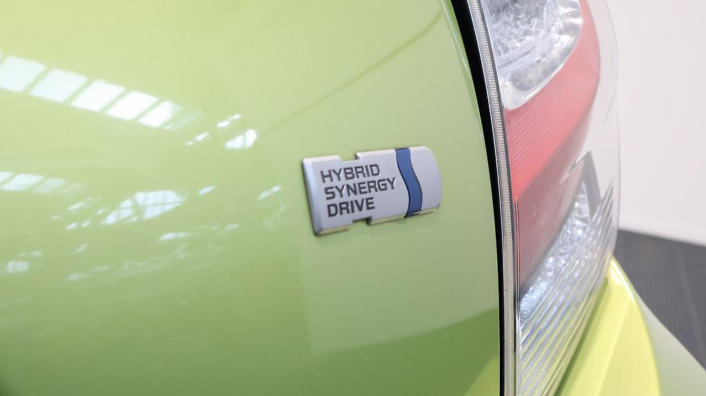 2018 Toyota Aqua S Model, Push Start, Lane Departure Warning – Auto Headlights image 304172