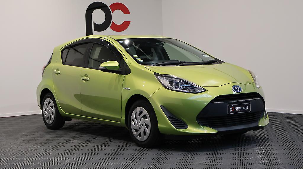 2018 Toyota Aqua S Model, Push Start, Lane Departure Warning – Auto Headlights image 304159