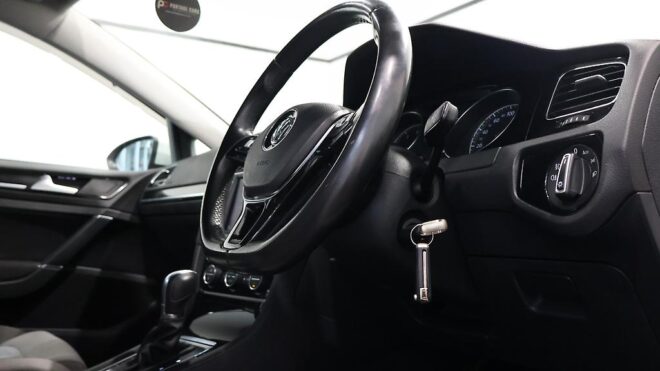 2014 Volkswagen Golf 1.4L TSI Highline OZ Racing Wheels image 311892