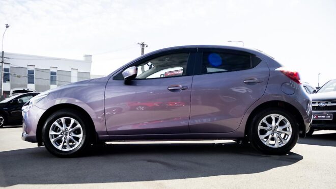 2016 Mazda Demio 13S Touring, Push start, Heated seats image 309634