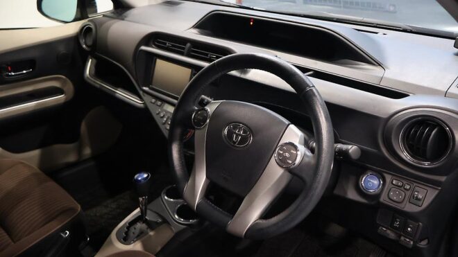 2014 Toyota Aqua G Model – Push Button Start, Reverse Camera image 310289