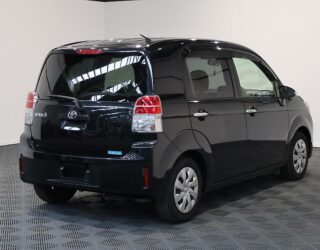 2015 Toyota Spade F Package, Push Start, Reverse Camera, Electric Sliding Door image 310875