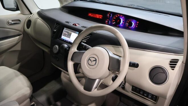 2012 Mazda Biante 20C 8 Seater! image 311494