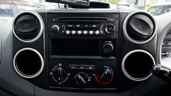 2016 Peugeot Partner 1.6 LWB, 5 SPD Manual, 3 seater NZ NEW image 311249