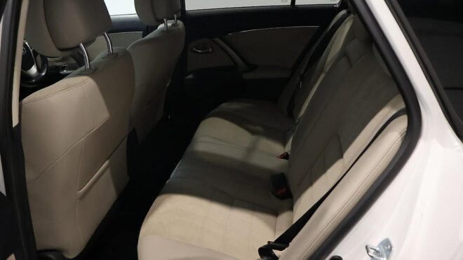 2012 Toyota Avensis Wagon Li image 311818