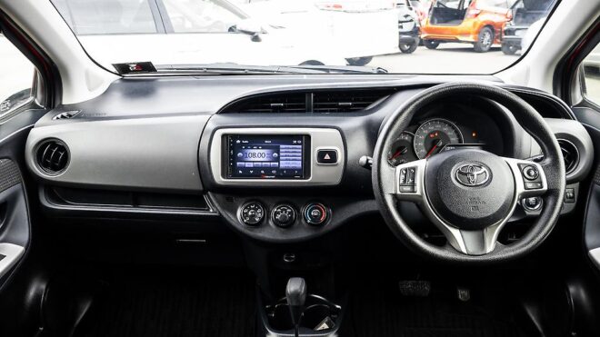 2015 Toyota Vitz F spec, Reverse camera, Push Start image 313090