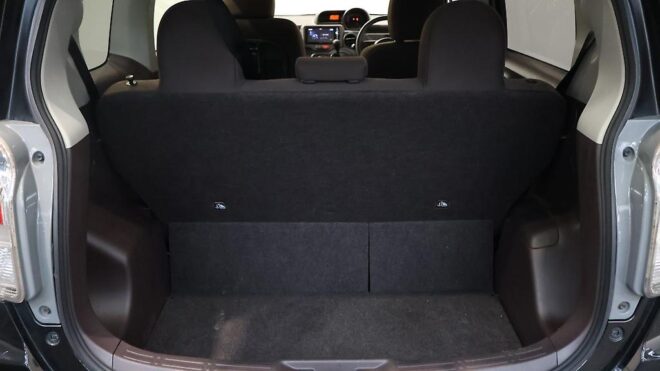 2015 Toyota Spade F Package, Push Start, Reverse Camera, Electric Sliding Door image 310877