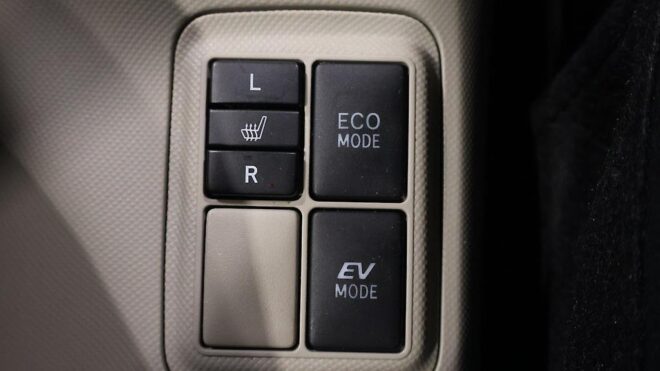 2014 Toyota Aqua G Model – Push Button Start, Reverse Camera image 310295