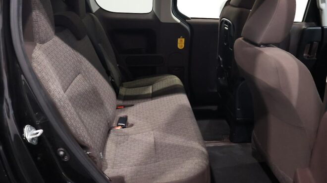 2015 Toyota Spade F Package, Push Start, Reverse Camera, Electric Sliding Door image 310881