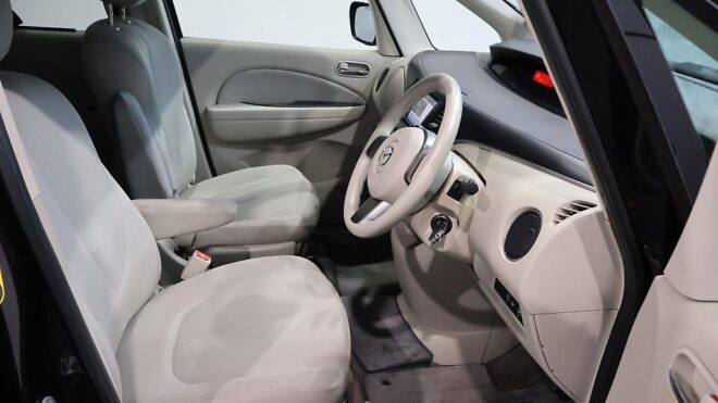 2012 Mazda Biante 20C 8 Seater! image 311488