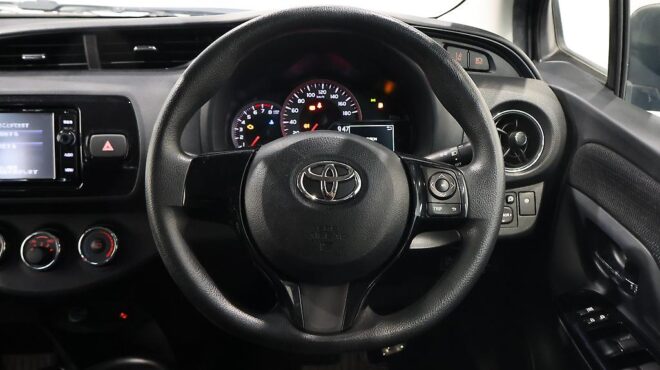2016 Toyota Vitz 1.3 Push Start, Reverse Camera image 309501