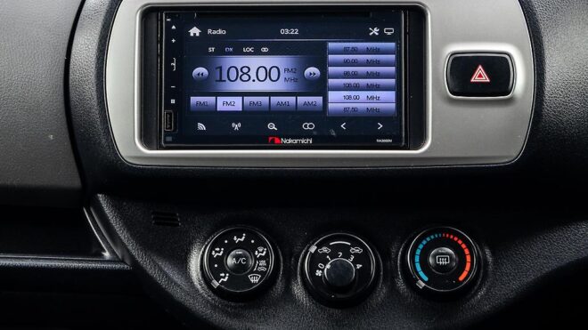 2015 Toyota Vitz F spec, Reverse camera, Push Start image 313099