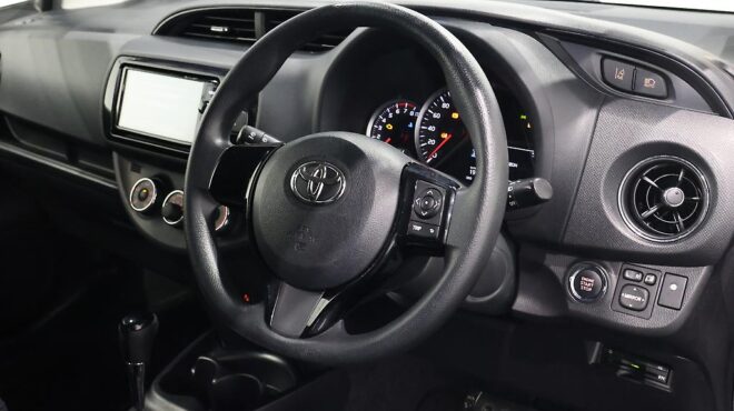 2016 Toyota Vitz 1.3 Push Start, Reverse Camera image 309497