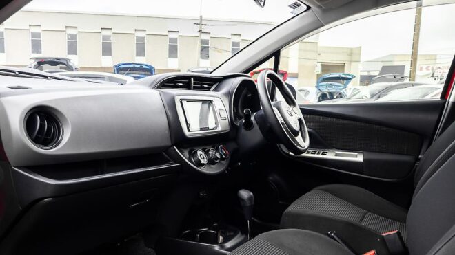 2015 Toyota Vitz F spec, Reverse camera, Push Start image 313102