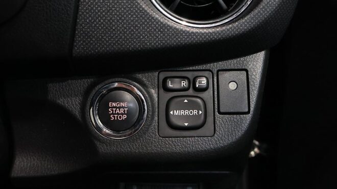 2016 Toyota Vitz 1.3 Push Start, Reverse Camera image 309507