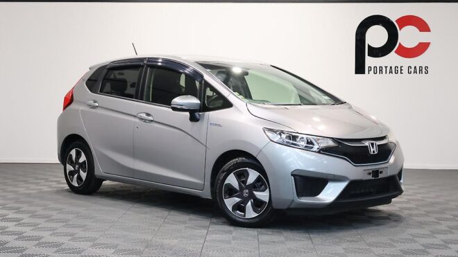 2016 Honda Fit F Package Reverse Camera – Steering Wheel Controls image 312228