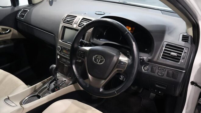 2012 Toyota Avensis Wagon Li image 311821