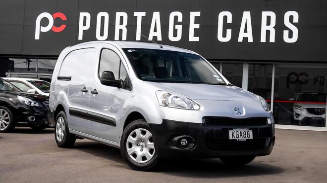 2016 Peugeot Partner 1.6 LWB, 5 SPD Manual, 3 seater NZ NEW image 311236