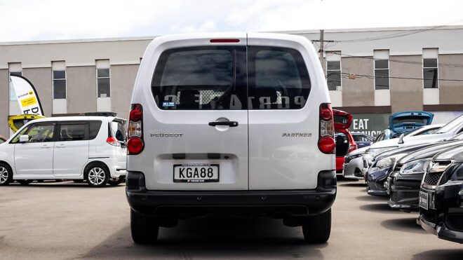 2016 Peugeot Partner 1.6 LWB, 5 SPD Manual, 3 seater NZ NEW image 311239