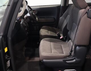 2015 Toyota Spade F Package, Push Start, Reverse Camera, Electric Sliding Door image 310879