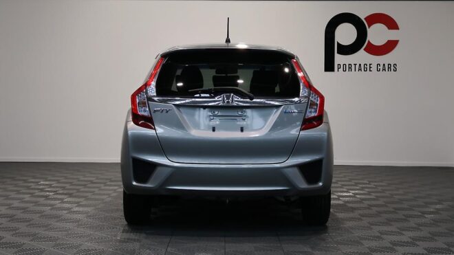 2016 Honda Fit F Package Reverse Camera – Steering Wheel Controls image 312234