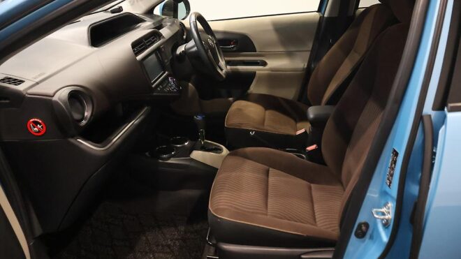 2014 Toyota Aqua G Model – Push Button Start, Reverse Camera image 310286