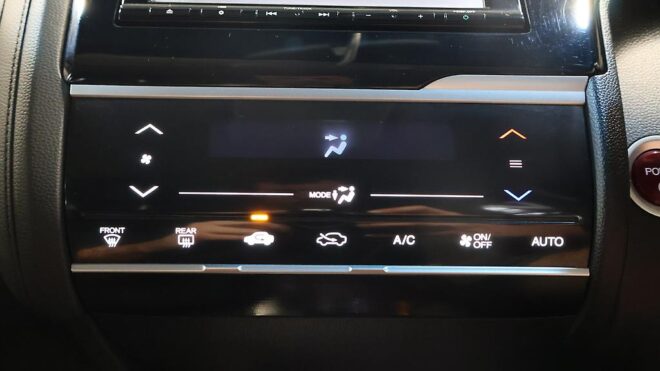 2016 Honda Fit F Package Reverse Camera – Steering Wheel Controls image 312245