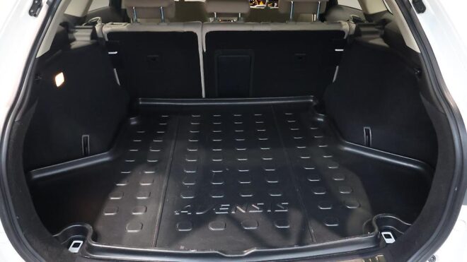 2012 Toyota Avensis Wagon Li image 311815