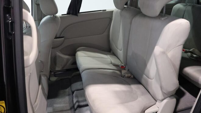 2012 Mazda Biante 20C 8 Seater! image 311490