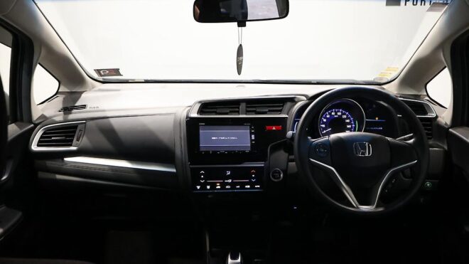 2016 Honda Fit F Package Reverse Camera – Steering Wheel Controls image 312240