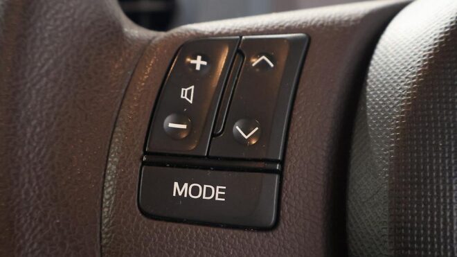 2015 Toyota Spade F Package, Push Start, Reverse Camera, Electric Sliding Door image 310884