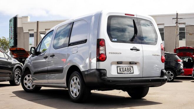 2016 Peugeot Partner 1.6 LWB, 5 SPD Manual, 3 seater NZ NEW image 311240