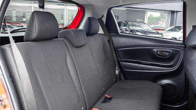 2015 Toyota Vitz F spec, Reverse camera, Push Start image 313092