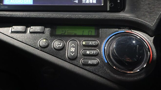 2014 Toyota Aqua G Model – Push Button Start, Reverse Camera image 310297