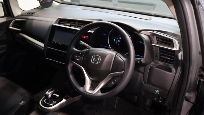 2016 Honda Fit F Package Reverse Camera – Steering Wheel Controls image 312241