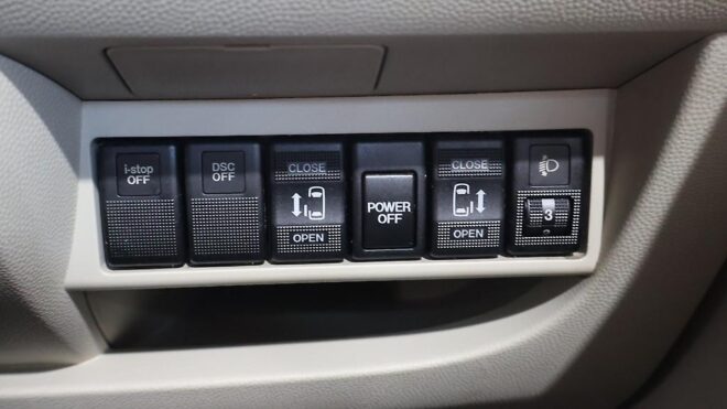 2012 Mazda Biante 20C 8 Seater! image 311497