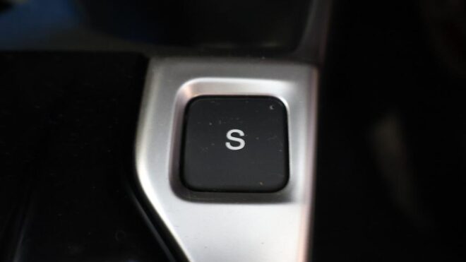 2016 Honda Fit F Package Reverse Camera – Steering Wheel Controls image 312246