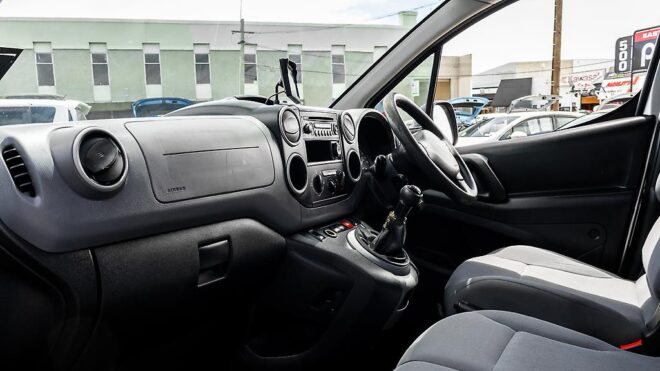 2016 Peugeot Partner 1.6 LWB, 5 SPD Manual, 3 seater NZ NEW image 311253