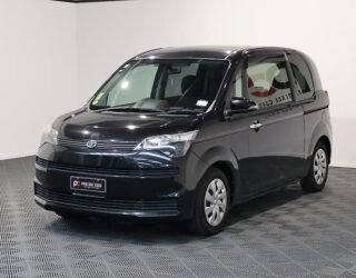 2015 Toyota Spade F Package, Push Start, Reverse Camera, Electric Sliding Door image 310873