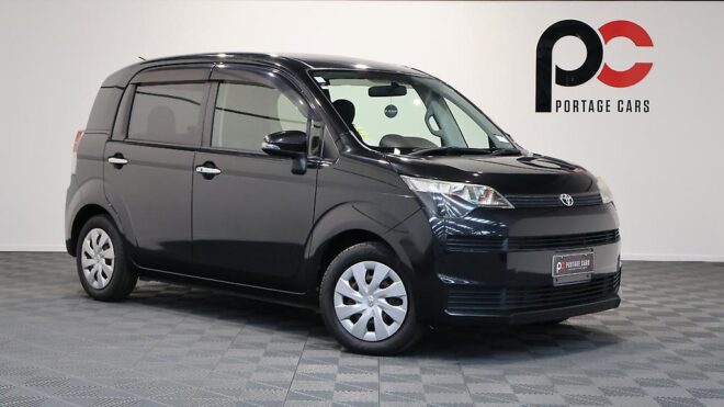 2015 Toyota Spade F Package, Push Start, Reverse Camera, Electric Sliding Door image 310871