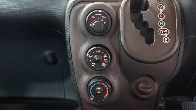 2015 Toyota Spade F Package, Push Start, Reverse Camera, Electric Sliding Door image 310890