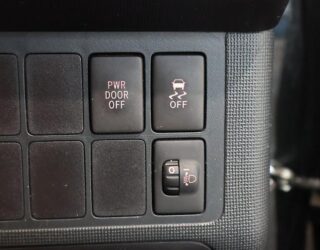 2015 Toyota Spade F Package, Push Start, Reverse Camera, Electric Sliding Door image 310889