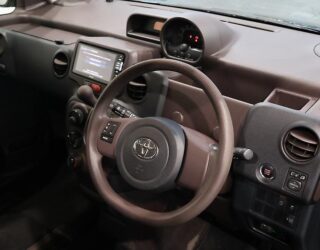 2015 Toyota Spade F Package, Push Start, Reverse Camera, Electric Sliding Door image 310883