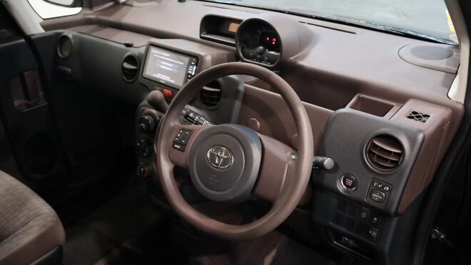 2015 Toyota Spade F Package, Push Start, Reverse Camera, Electric Sliding Door image 310883