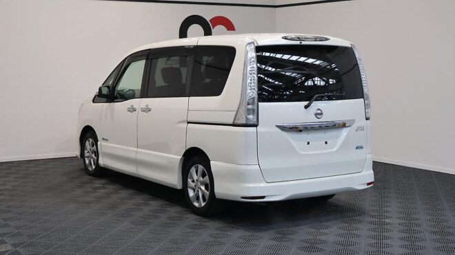 2013 Nissan Serena Highwaystar S-Hybrid image 311462