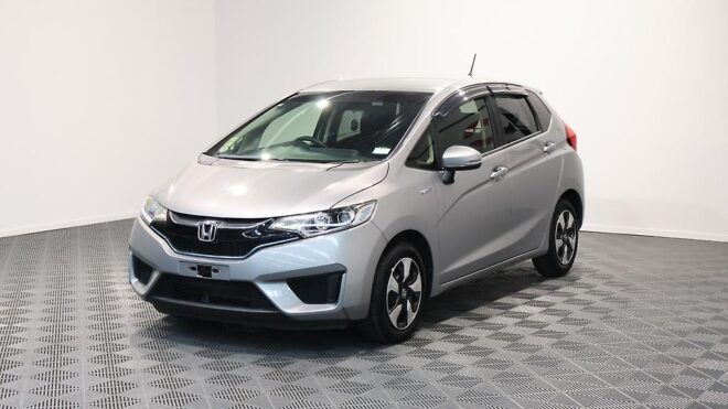 2016 Honda Fit F Package Reverse Camera – Steering Wheel Controls image 312231