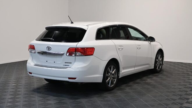 2012 Toyota Avensis Wagon Li image 311812