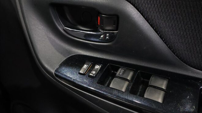 2016 Toyota Vitz 1.3 Push Start, Reverse Camera image 309506