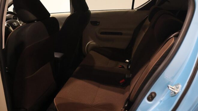 2014 Toyota Aqua G Model – Push Button Start, Reverse Camera image 310287